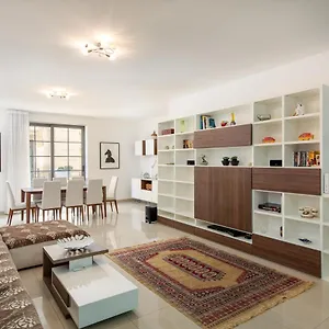 Belmonte Heights - Luxury 3 Bedroom Apartment